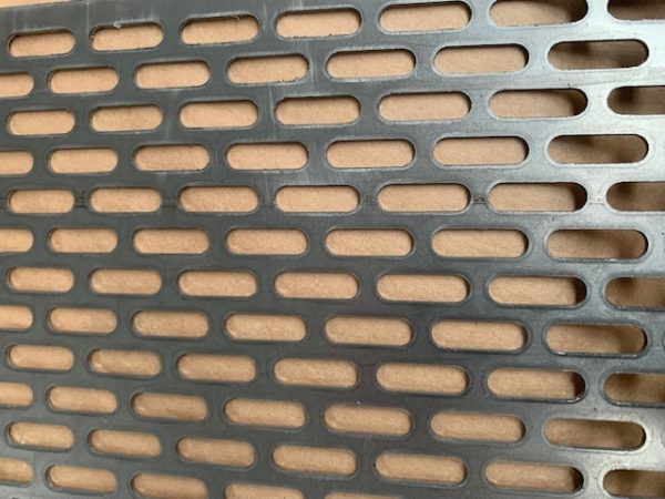 DĚROVANÝ PLECH Lv 6-20, OCEL - 1,5/1250x1250 mm