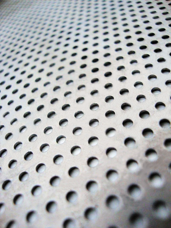 DĚROVANÝ PLECH Rv 2,2-4,0, OCEL - 1,0/1000x1475 mm