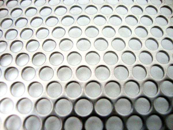 DĚROVANÝ PLECH Rv 4-5, OCEL - 1,5/555x940 mm