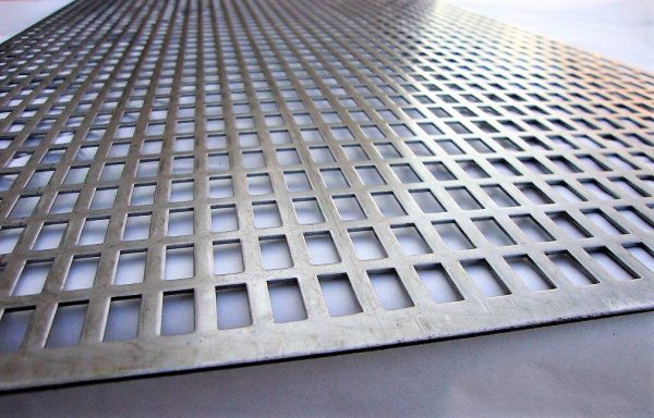 DĚROVANÝ PLECH Lge 8x17,6-13x23, NEREZ - 1,5/320x1290 mm