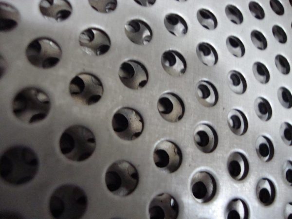 DĚROVANÝ PLECH Rv 5-8, OCEL - 3,0/700x1500 mm